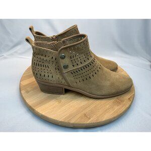 Baretraps Georgia Ankle Bootie Size 8.5 Women’s Perforated Design Tan